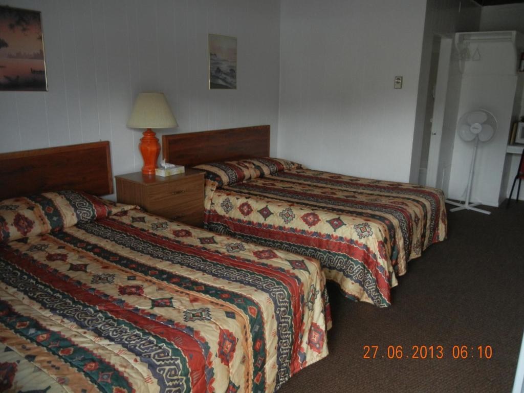 Holiday House Motel Penticton Room photo