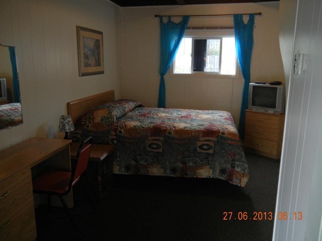 Holiday House Motel Penticton Room photo